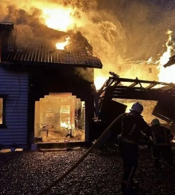 У Закарпатті згоріла база відпочинку: причину з&#039;ясовують