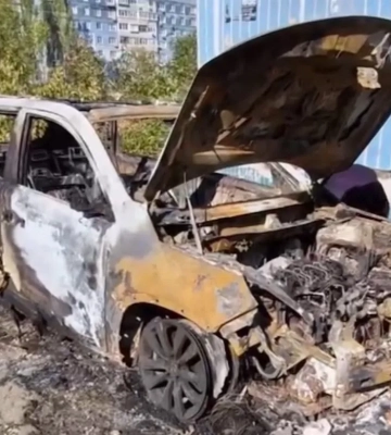&quot;Ніж у спину&quot;: в Дніпрі спалили автівку голови патронатної служби 93 бригади &quot;Холодний Яр&quot; Аліни Карнаухової