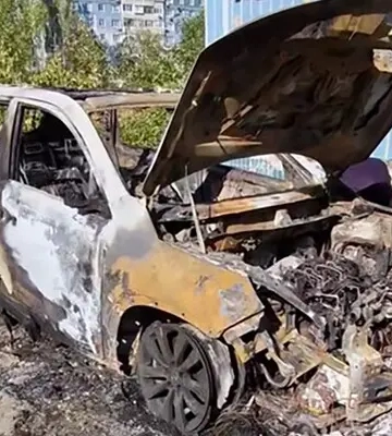 &quot;Ніж у спину&quot;: в Дніпрі спалили автівку голови патронатної служби 93 бригади &quot;Холодний Яр&quot; Аліни Карнаухової