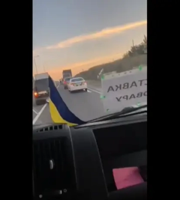 На Львівщині автобус зіштовхнувся з вантажівкою: загинув військовий (відео)