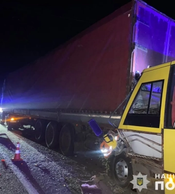 На Львівщині внаслідок зіткнення з вантажівкою загинув водій пасажирського автобуса