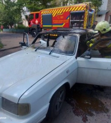 Миколаївські рятувальники ліквідували пожежу автомобіля