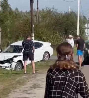 ДТП на Волині: від удару авто влетіло в електроопору