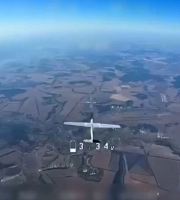 ЗСУ вперше збили висотний дрон росіян під час небесної дуелі (відео)