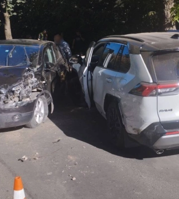 У Луцьку водійка без прав за кермом Toyota врізалася у Nissan