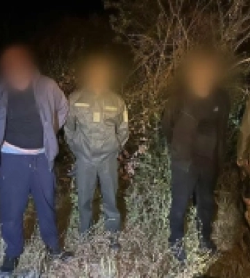 На Закарпатті «тріо» порушників зупиняли попереджувальними пострілами