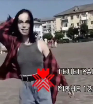 Жителька Сарн танцювала під рускій реп біля портретів загиблих Героїв