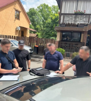 На Закарпатті судитимуть адвоката, якого викрили на одержанні 1600 доларів США хабаря