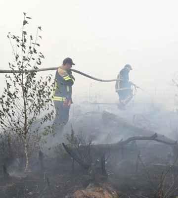 На Сарненщині триває ліквідація масштабної пожежі
