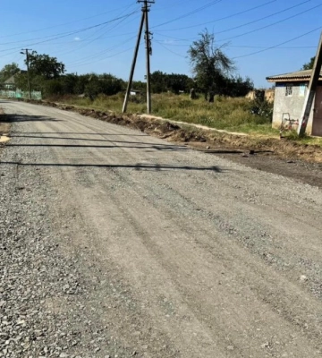 У Кілії нарешті ремонтують дорогу, яка давно втратила усе своє покриття через недоліки конструювання