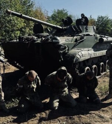 Добровольцы из роты &quot;Башкорт&quot; взяли в плен экипаж российской БМП-3 и затрофеили бронемашину на Покровском направлении. ВИДЕО