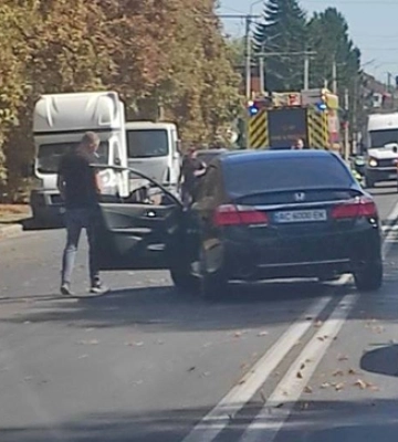 Не помітив рятувальників: у Луцьку водій легковика зіткнувся з пожежним авто