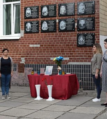 В Кривом Роге открыли мемориальную доску в честь погибшего Константина Стеця