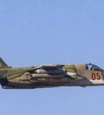 В оккупированном Мелитополе поздно вечером горожане слышали жуткие звуки и наблюдали вспышки самолета в небе (скрины)