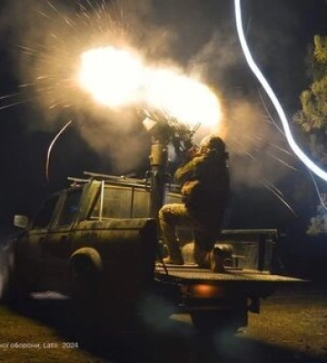 На Київщині працювала ППО: без ворожих влучань у житлову та критичну інфраструктуру, уламками пошкоджено будівлю