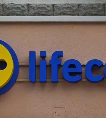 Французький мільярдер купив українського мобільного оператора Lifecell