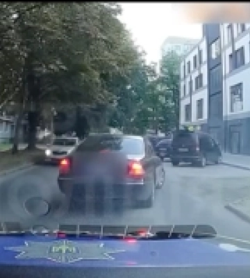 У Луцьку нетверезий водій наїхав на припарковану автівку, тікаючи від патрульних