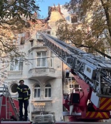 В ГСЧС показали кадры ликвидации последствий атаки на Львов