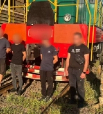 На Закарпатті працівники Укрзалізниці викрадали паливо з тепловозів