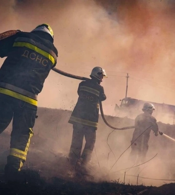На Київщині вогнеборці врятували від пожежі ціле село 