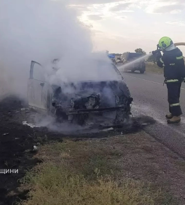 Дві автівки згоріли на Кіровоградщині