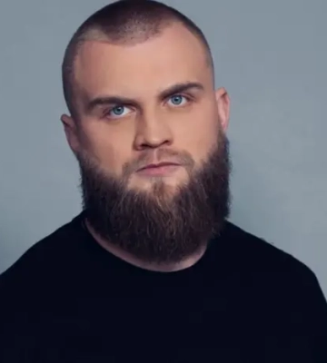 Нардеп-втікач Дмитрук загубив косметичку та хрест у Молдові