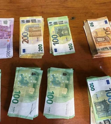На Одещині митники конфіскували у жінки солідну суму валюти