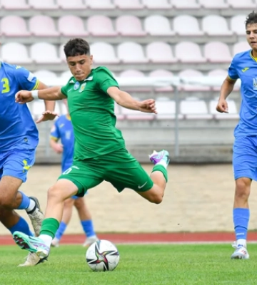 Украина U-17 проиграла Карпатам U-19. За сборную забил сын Тлумака