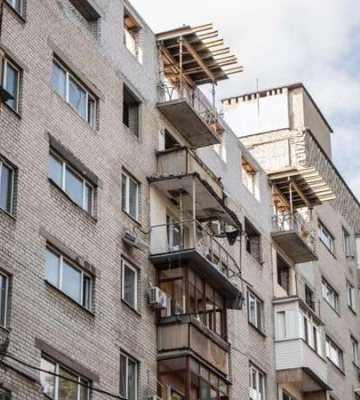 Виконали понад 70% робіт. У Дніпрі завершують ремонт будинку, після влучання дрона у ніч на 23 лютого