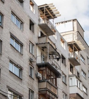 Виконали понад 70% робіт. У Дніпрі завершують ремонт будинку, після влучання дрона у ніч на 23 лютого
