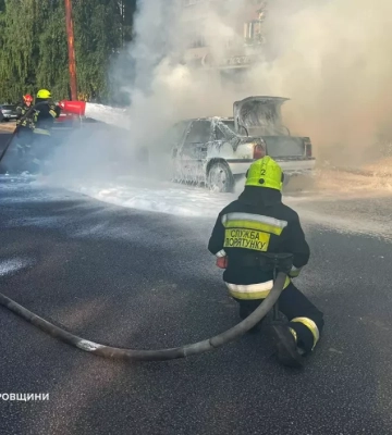 У Дніпрі згорів автомобіль Opel Vectra