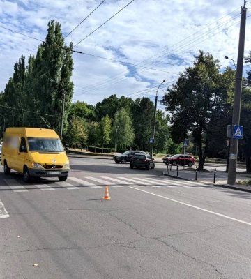 У Рівному мікроавтобус наїхав на пішохідку