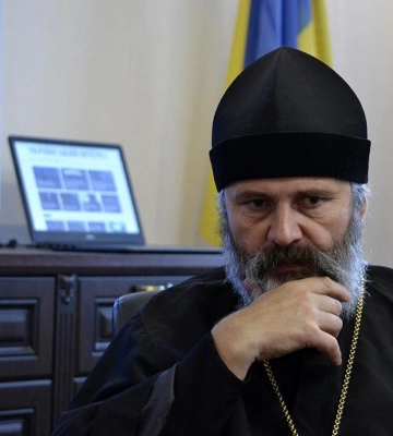 У Києві біля Михайлівського собору напали на священника, який є військовослужбовцем