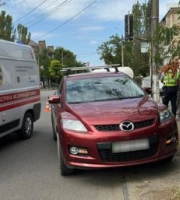 У Миколаєві поліція встановлює обставини наїзду легковика на 58-річну жінку