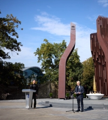Зеленський: Маємо йти вперед, поки чужинці не підуть з Криму