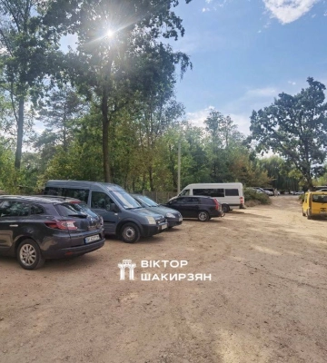 Парковка біля Рівненського зоопарку стане більшою
