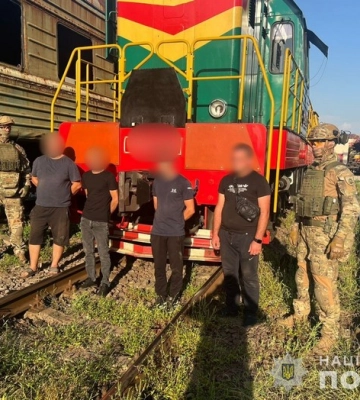 На Закарпатті працівники Укрзалізниці викрадали паливо з тепловозів