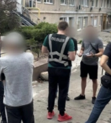 Вимагав та отримав хабар від підлеглих – миколаївські поліцейські повідомили про підозру заступнику начальника локомотивного ДЕПО