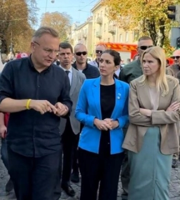 Спікерка Палати депутатів Чехії відвідала місця російської ракетної атаки у Львові