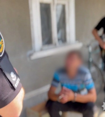 Завершили розслідування справи щодо жителя Одеського району, який до смерті побив співмешканку через розмову з односельцем
