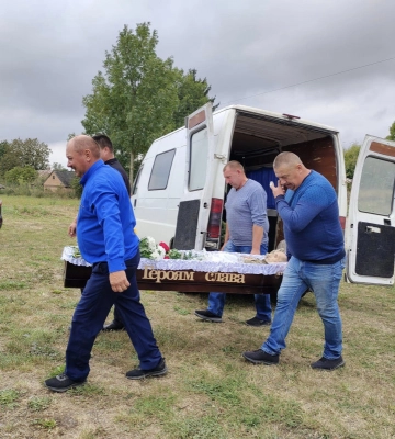 На Волині провели в останню дорогу воїна Романа Нікітіна