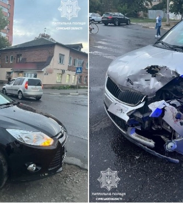 У Сумах на перехресті зіткнулися Ford Focus і Skoda Roomster