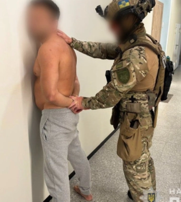 Начальник поштового відділення крав безпілотники з відправлень для військових