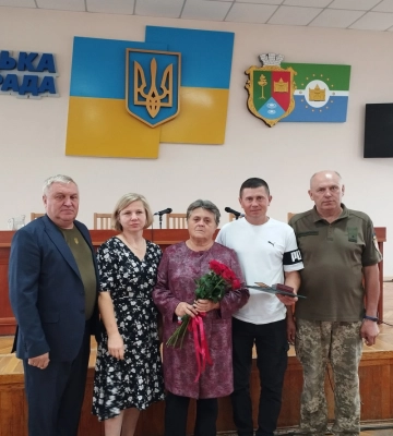Мужньо боронив рубежі нашої країни: на Волині рідним полеглого Героя вручили його посмертну нагороду