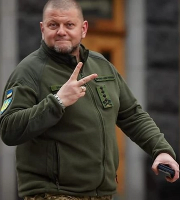 У ЗМІ показали фото Залужного, який повернувся в Україну