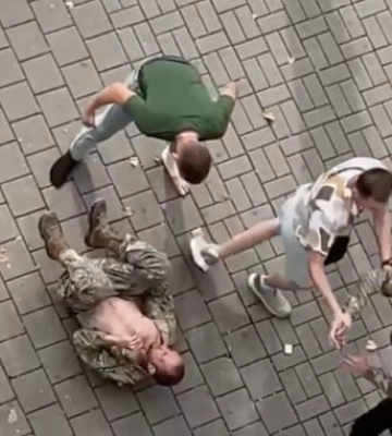 В Івано-Франківську молодики побили учасника бойових дій: поліція шукає нападників