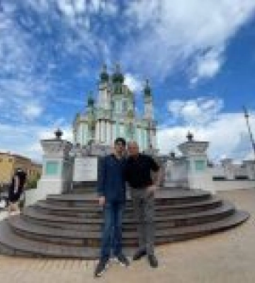 Актор Майкл Дуглас приїхав до Києва разом із сином