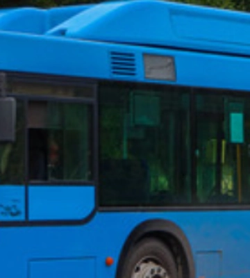 Зміна кінцевих зупинок та об&#039;їзд: як працює громадський транспорт у Дніпрі сьогодні