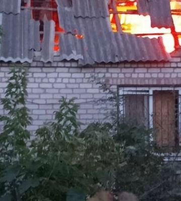 Внаслідок обстрілів сталися пожежі: ситуація на Дніпропетровщині станом на ранок