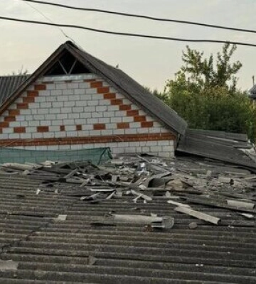 Росіяни влучили у багатоквартирний будинок на Харківщині